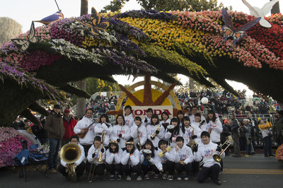 2016 TOMODACHI Honda Cultural Exchange Program participants at theRose Parade