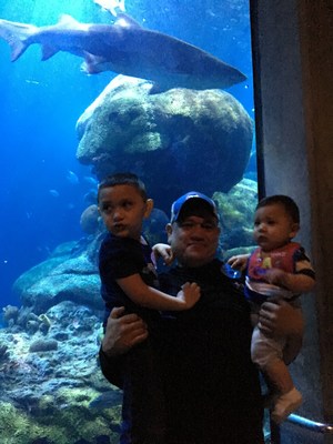 Arnulfo Patinoaguilera and his family enjoy the Tennessee Aquarium at a WWP Alumni event.