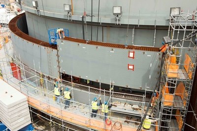 Workers safely place new shield building panel for Unit 3, bringing the total number of panels installed to date to 20.