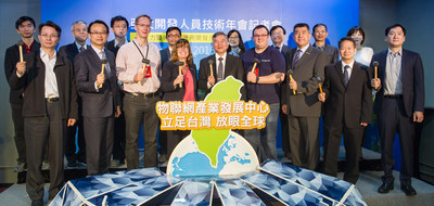 Taiwan Government, Microsoft and Taiwan-based industry partners joined forces in the kick-off press conference of DevDays Asia 2016@Taipei and celebrated the year of Productivity and IoT Application Development together. The event is the biggest in Asia and regarded as a diamond opportunity for developers to have access to various developing tools, face-to-face interactions with Microsoft’s 17 technical experts as well as hands-on experiences in workshops and the HAOkathon.