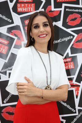 La fashionista Kika Rocha exhibe su Sonrisa de Disenador (Designer Smile(TM)) en el evento de Colgate Optic White(R) en Nueva York.