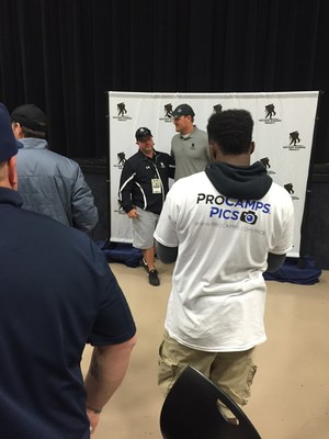 Dallas Cowboys Tight End Jason Witten met with injured veterans at a recent Wounded Warrior Project event.