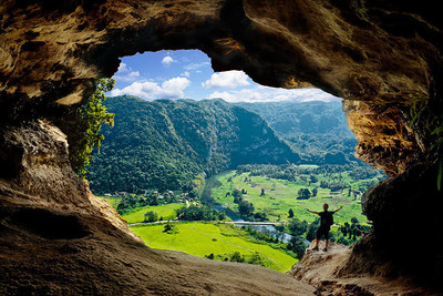 Visitors enjoying the beautiful vistas at the Cueva Ventana in Arecibo (Photo Credit: Puerto Rico Tourism Company)