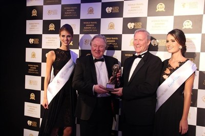 David McKay (second from right), Vice President Product Marketing, accepts Europe's Leading Travel Club at World Travel Awards gala September 4.