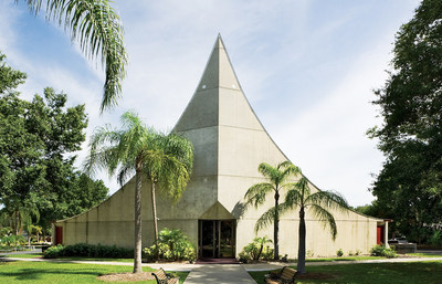 St. Paul Lutheran Church Sanctuary, 1968, Sarasota, FL. Architect Victor Lundy. Photo (C)Greg Wilson