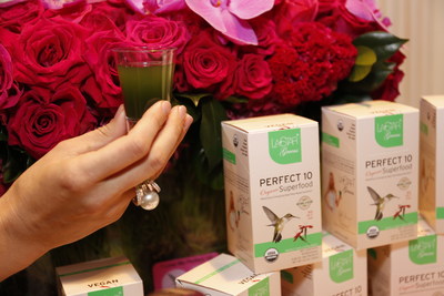 L.A. Star Greens Perfect 10 organic superfood is the world's first mix of the top 10 superfoods in certified organic quality in convenient single serve sachets. There has never been an easier way to stay on your L.A. beauty diet while on the go!