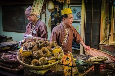 Vendors Cleaning Marrons at the Nishiki Market (C) Andrew Zinger