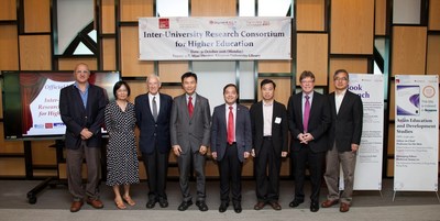 Lingnan University's President Leonard Cheng (4th from left) and Vice-President Joshua Mok Ka-ho (4th from right) with guests attending the launching ceremony.