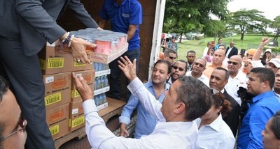 Goya Foods y el congresista electo de Estados Unidos Adriano Espaillat donaron 10,000 libras de productos Goya a las victimas de las recientes inundaciones en la Republica Dominicana.